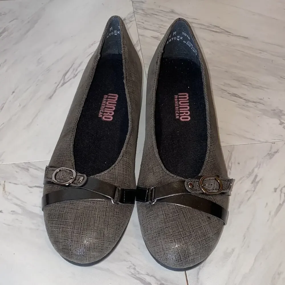 Munro Silver Buckle Flats 7.5 Like New